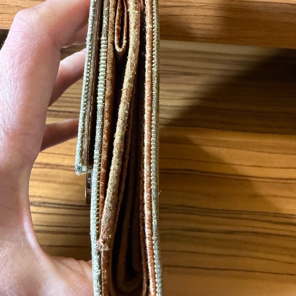 Gucci Beige and Brown Monogram Wallet - Picture 7 of 12